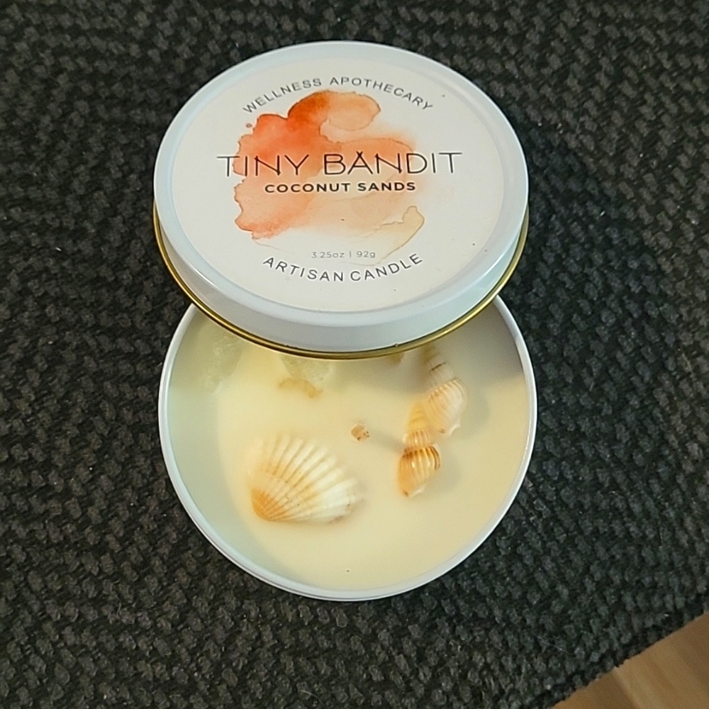 Tiny Bandit Seashell Candle